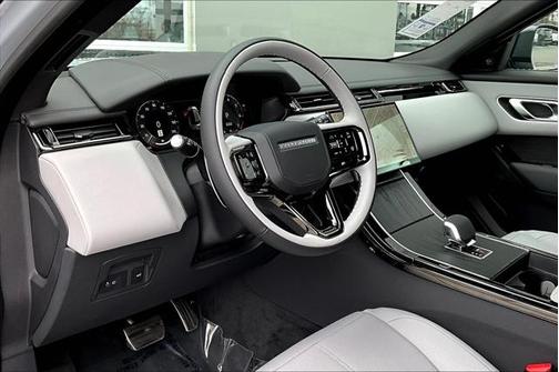 2026 Land Rover Range Rover Velar P250 SE R-Dynamic