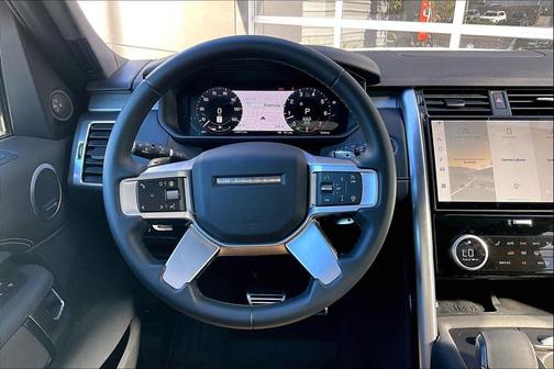 2025 Land Rover Discovery P360 Dynamic SE