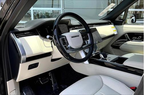 2025 Land Rover Range Rover P530 SE 7 Seat