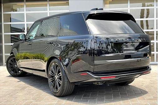 2025 Land Rover Range Rover P530 SE 7 Seat