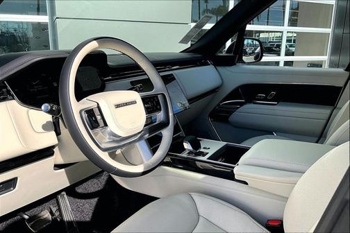 2026 Land Rover Range Rover P530 SE