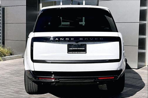 2026 Land Rover Range Rover P530 SE