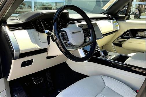 2025 Land Rover Range Rover P400 SE 7 Seat