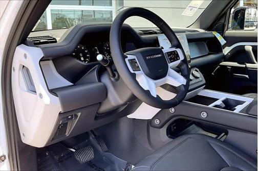 2025 Land Rover Defender 130 P400 X-Dynamic SE