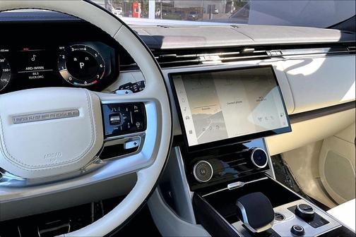 Batumi Gold Premium Metallic 2023 Land Rover Range Rover P400 SE