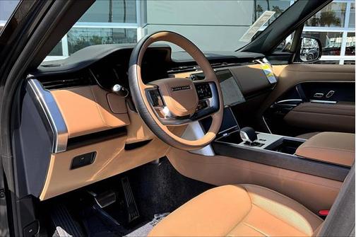 2025 Land Rover Range Rover P400 SE