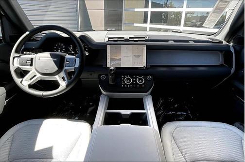 2025 Land Rover Defender 110 P400 S