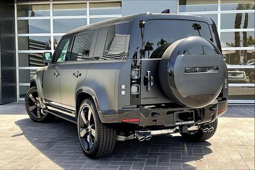 2025 Land Rover Defender 110 V8