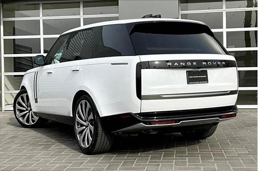 2025 Land Rover Range Rover P530 SE
