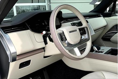 2025 Land Rover Range Rover P530 SE