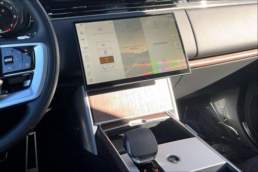 2025 Land Rover Range Rover P400 SE