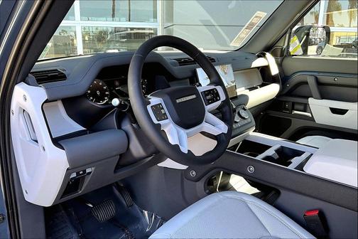 2025 Land Rover Defender 110 P300