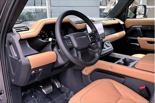 2025 Land Rover Defender 110 V8