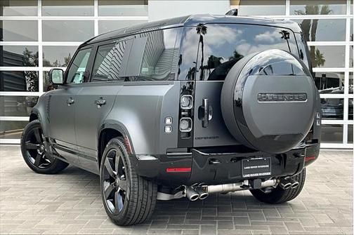 2025 Land Rover Defender 110 V8