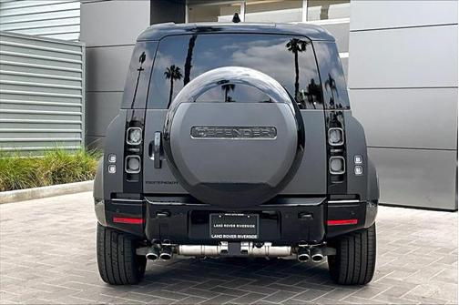 2025 Land Rover Defender 110 V8