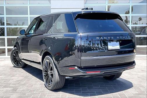 Santorini Black 2026 Land Rover Range Rover P400 SE 7 Seat