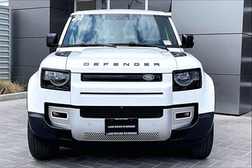 Fuji White 2024 Land Rover Defender 110 P300