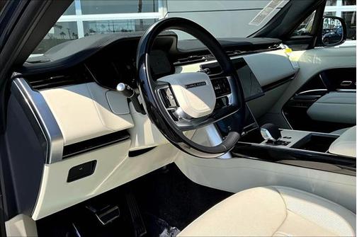 2025 Land Rover Range Rover P400 SE