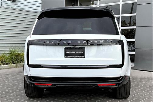 2025 Land Rover Range Rover P400 SE 7 Seat