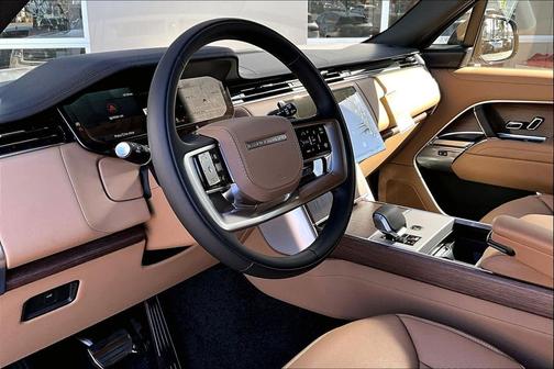 2026 Land Rover Range Rover P530 SE