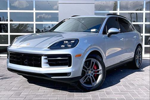 Dolomite Silver Metallic 2024 Porsche Cayenne S