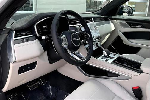2025 Jaguar F-PACE SVR P550 AWD Automatic