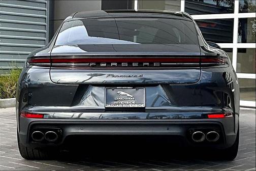 2025 Porsche Panamera 4