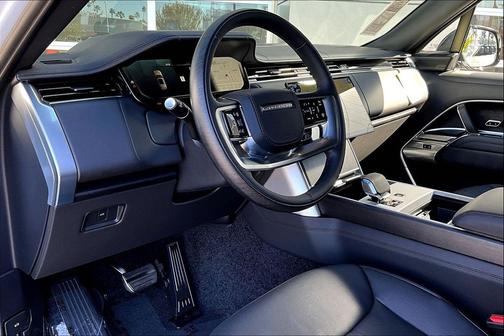 2025 Land Rover Range Rover P530 SE