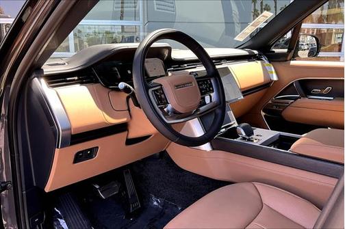 2025 Land Rover Range Rover P550e SE