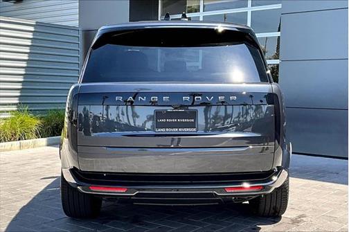 2025 Land Rover Range Rover P550e SE