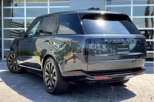 2025 Land Rover Range Rover P550e SE