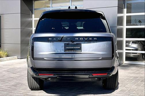 2026 Land Rover Range Rover P400 SE 7 Seat