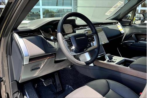 2025 Land Rover Range Rover P400 SE