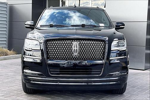 Black Metallic 2022 Lincoln Navigator Reserve