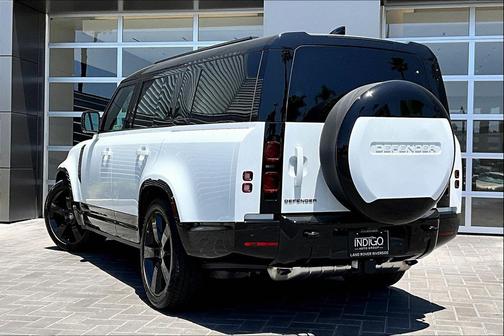 2025 Land Rover Defender 130 P400 X-Dynamic SE