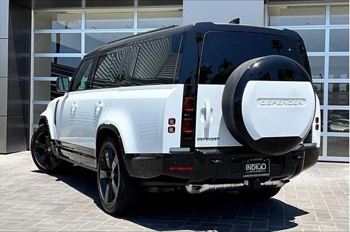 2025 Land Rover Defender 130 P400 X-Dynamic SE