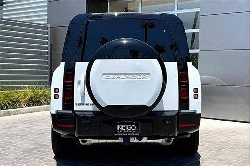 2025 Land Rover Defender 130 P400 X-Dynamic SE