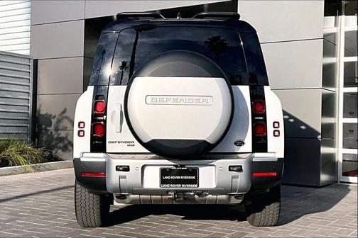 2023 Land Rover Defender 130 SE