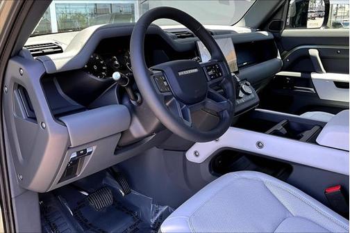 2025 Land Rover Defender 110 P400 X-Dynamic SE
