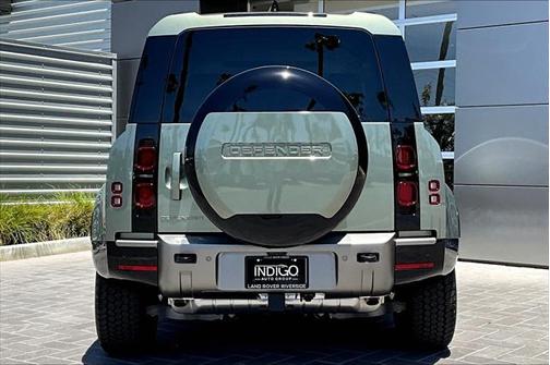 2025 Land Rover Defender 110 P400 X-Dynamic SE