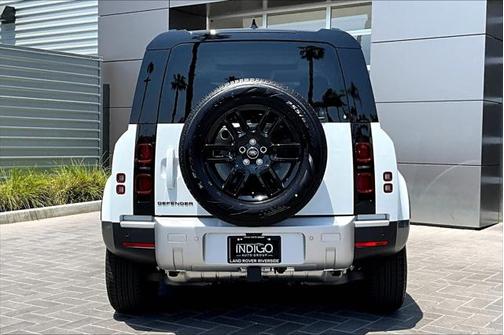 2025 Land Rover Defender 110 P300