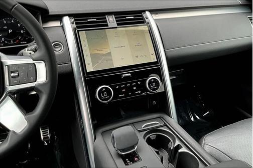 2024 Land Rover Discovery P300 Dynamic SE