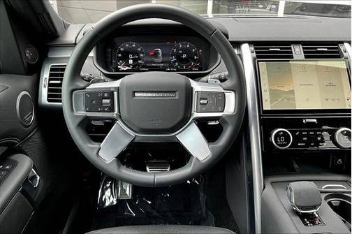 2024 Land Rover Discovery P300 Dynamic SE