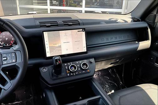 2025 Land Rover Defender 130 P400 X-Dynamic SE