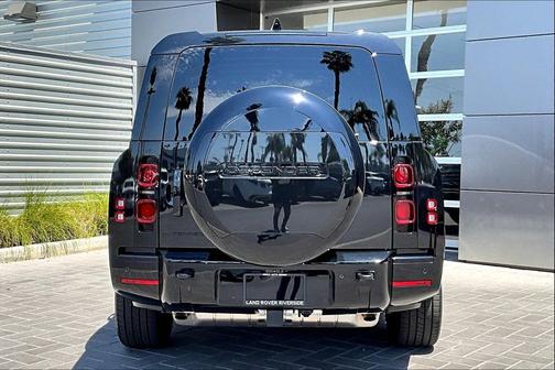 2025 Land Rover Defender 130 P400 X-Dynamic SE