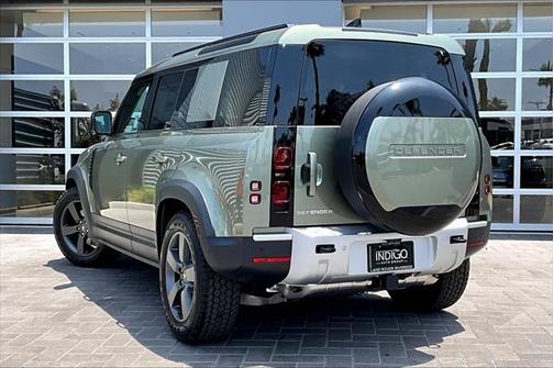 2025 Land Rover Defender 110 P300