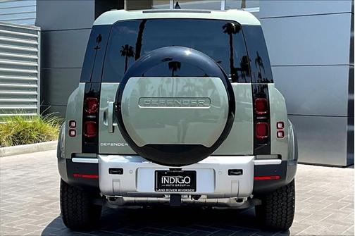 2025 Land Rover Defender 110 P300