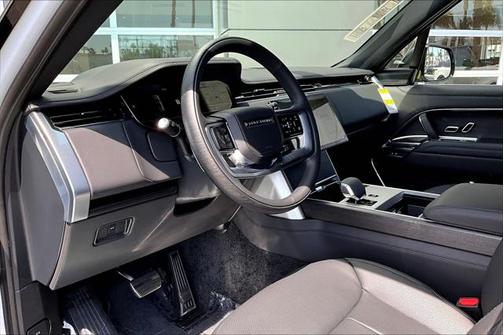 2025 Land Rover Range Rover P530 SE 7 Seat