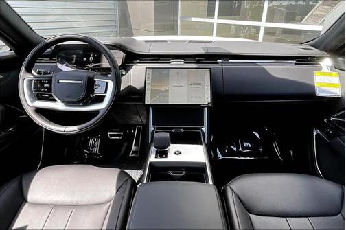 2025 Land Rover Range Rover P530 SE 7 Seat