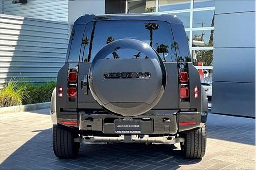 2025 Land Rover Defender 110 P400 X-Dynamic SE
